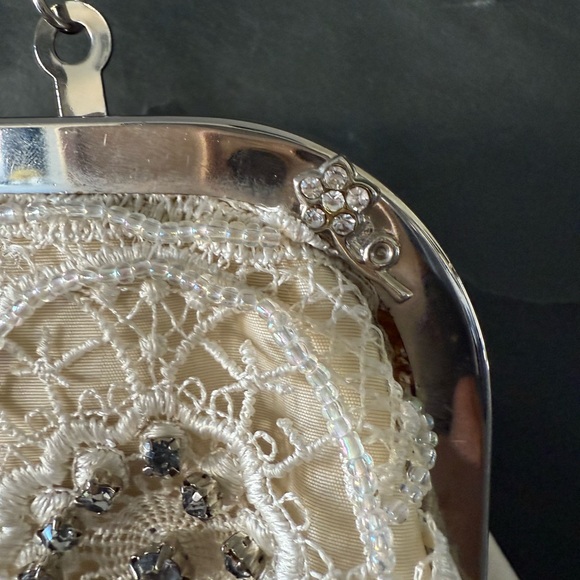 💰3 items for $12!-Elegant Cream Lace Clutch - Picture 6 of 12